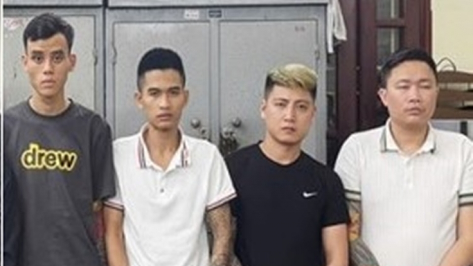 Bắt "ông trùm" mua bán thiếu nữ dưới 16 tuổi, ép cởi đồ tiếp khách tại quán karaoke